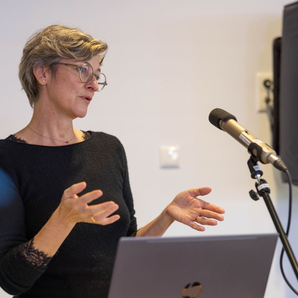 Marie-Therese Rudolph – Radio as a multifaceted mediator of the arts in times of trimediality
